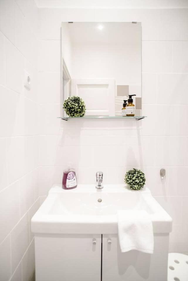 Cute, New And Modern Apartment In The Center Boedapest Buitenkant foto