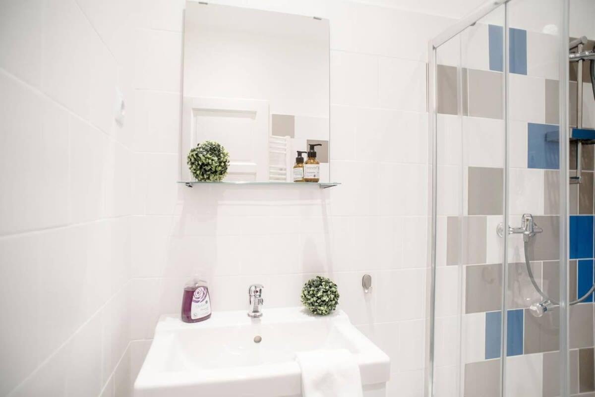 Cute, New And Modern Apartment In The Center Boedapest Buitenkant foto